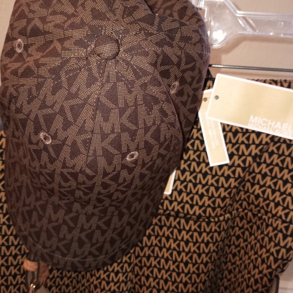 MICHAEL KORS LEGGINGS HAT AND BELT BAG - Picture 3 of 13